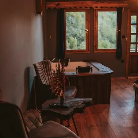 River Deluxe Hotel