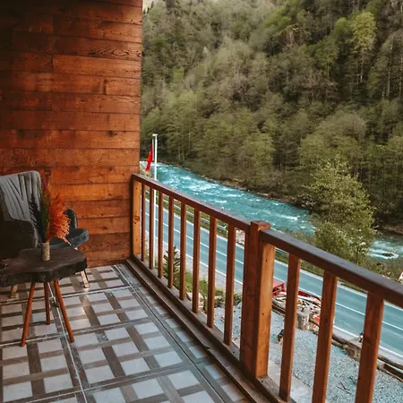 Hotel River Deluxe